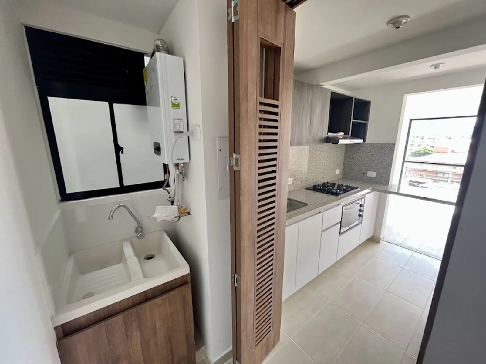 Cra. 2 Este, Cajicá, Cundinamarca, Colombia 3