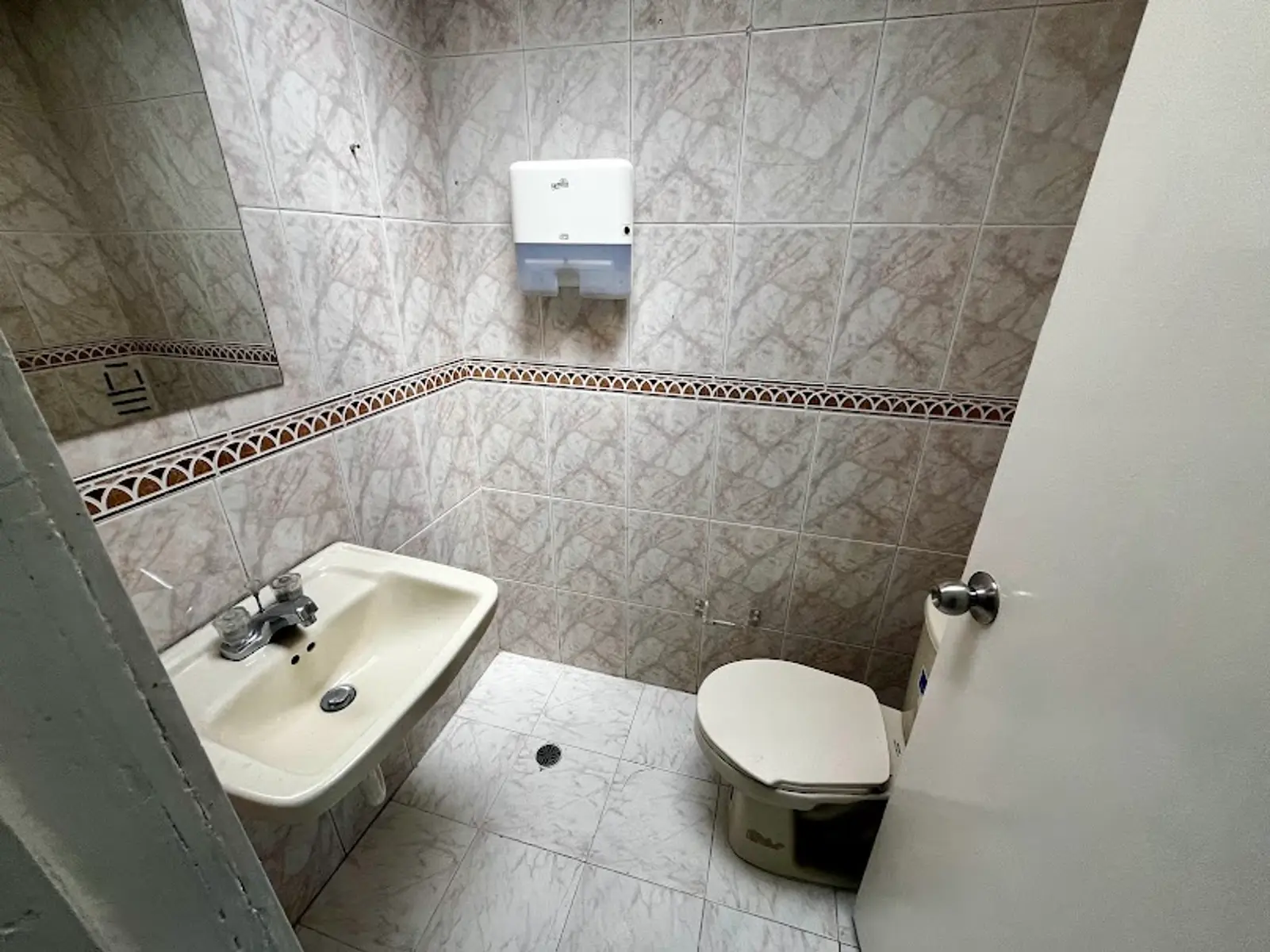 La Castellana, Barrios Unidos, Bogotá, Bogota, Colombia 4