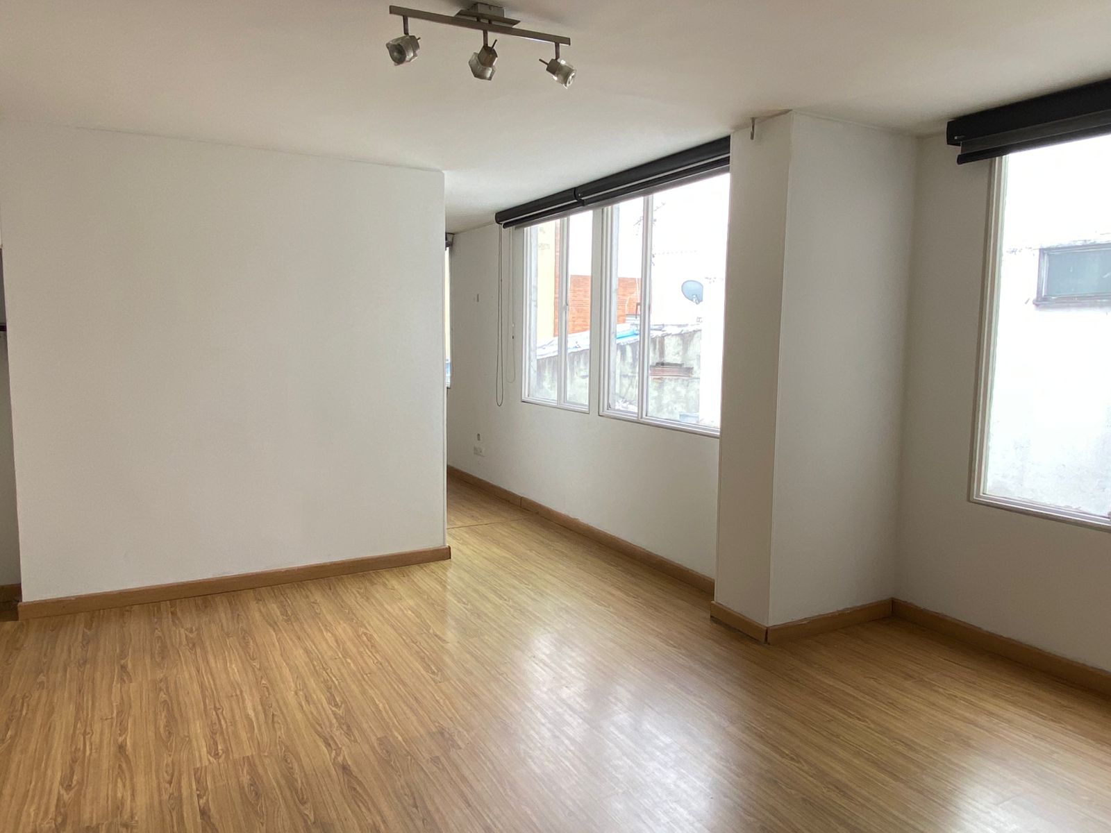 Cra. 9 #52-50, Bogotá, Colombia