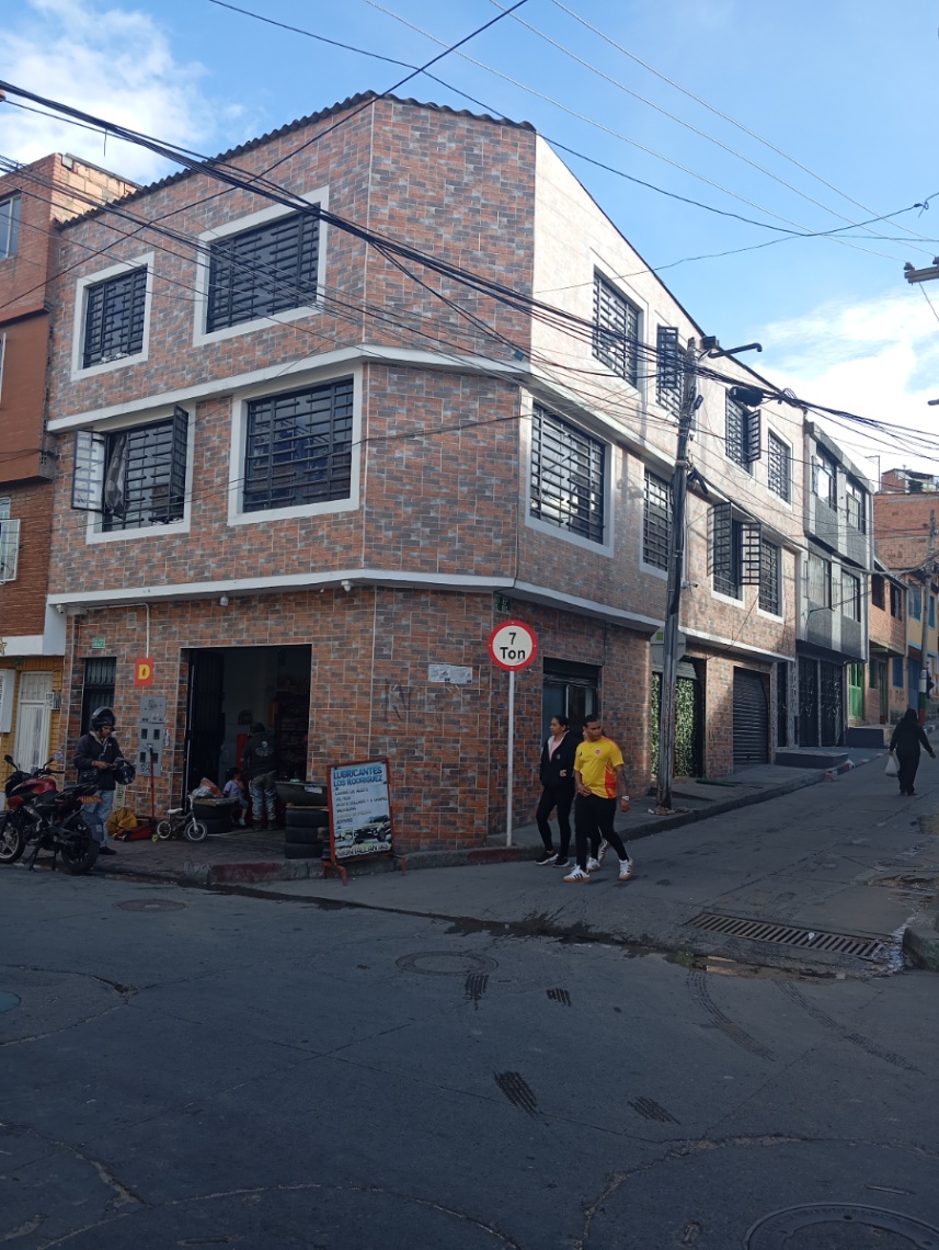 Cl. 68f Sur #49A-23, Bogotá, Colombia 3