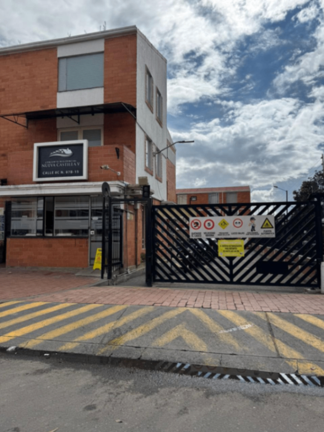 Cl. 8c #87b-15, Kennedy, Bogotá, Cundinamarca, Colombia