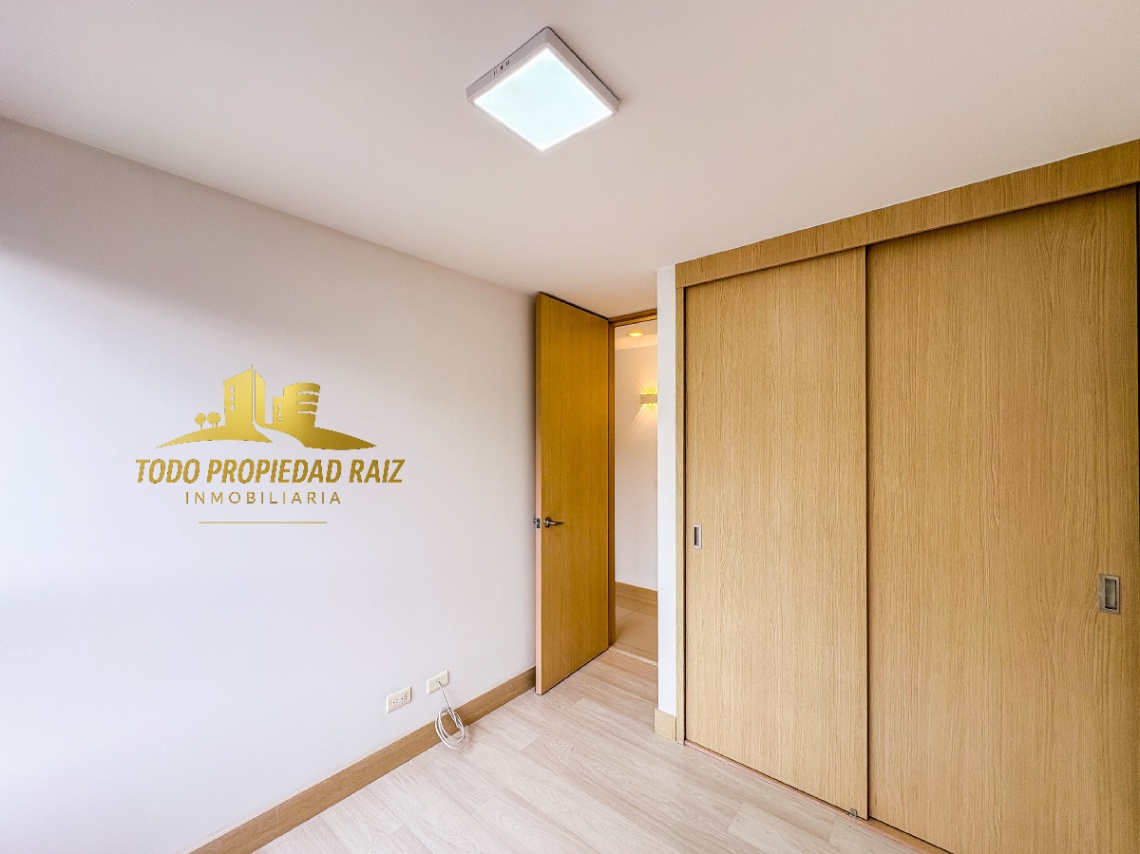 Av. El Poblado, Medellín, Antioquia, Colombia 4