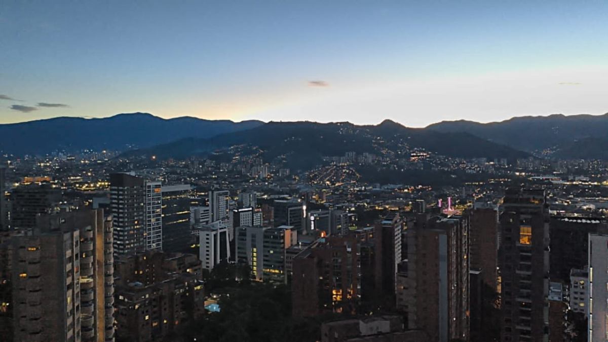 Av. El Poblado, Medellín, Antioquia, Colombia 4