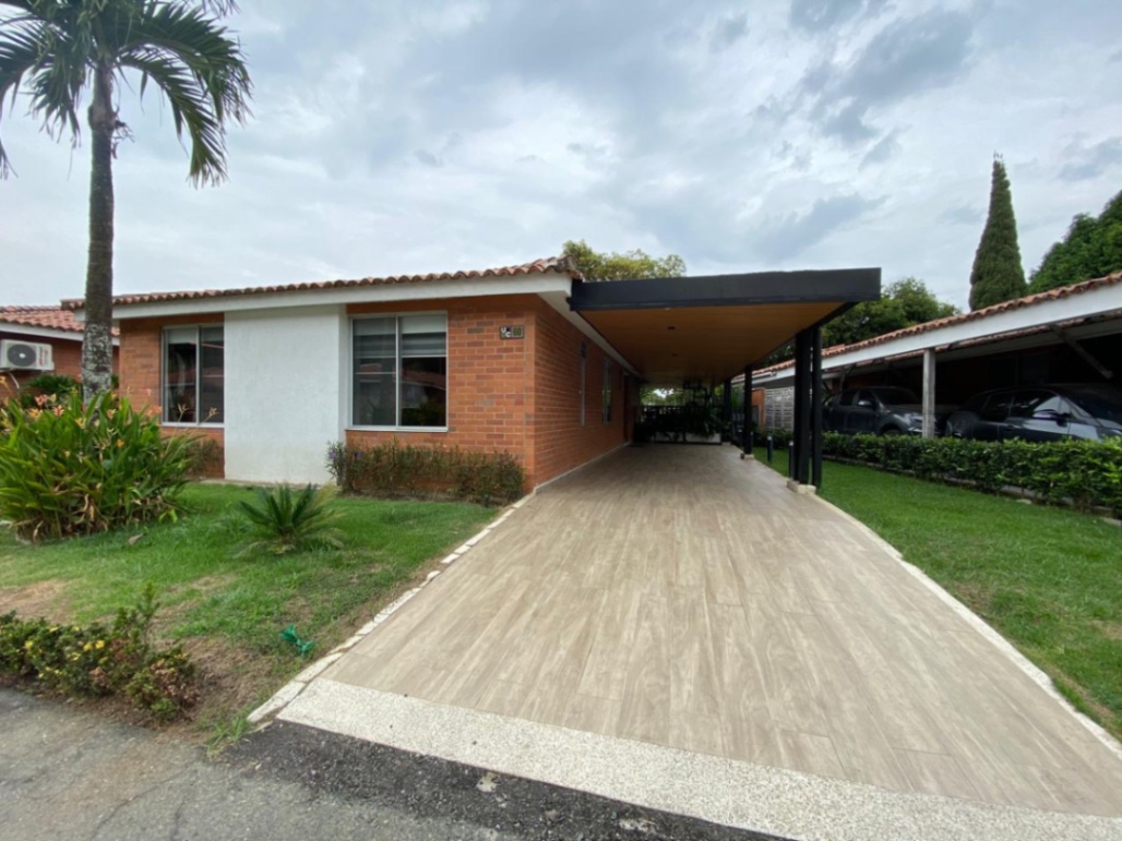 Parqueadero Centro Comercial Único, Comuna 5, Cali, Valle del Cauca, Colombia 5